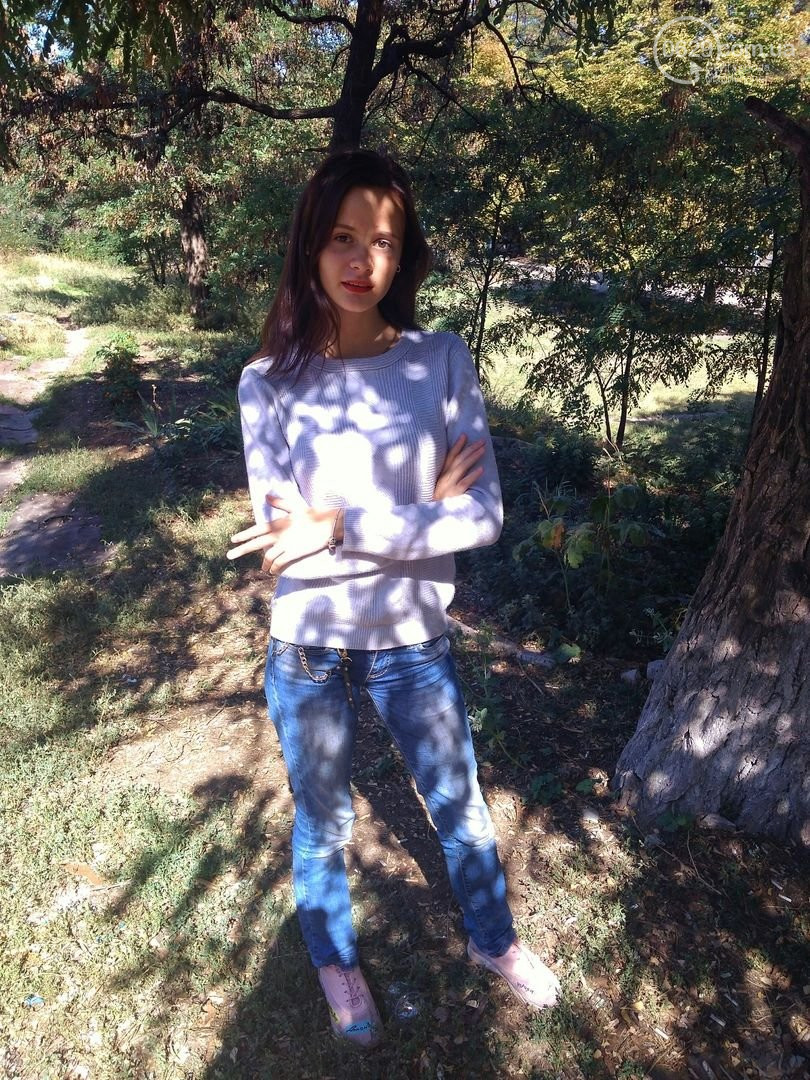 Нерозділене кохання: у Маріуполі 16-річна дівчинка загинула, вистрибнувши з вікна покинутого будинку