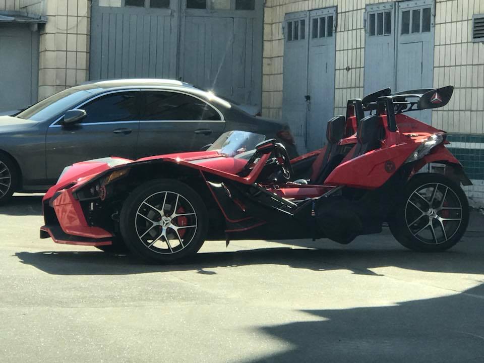 &quot;Бонд позавидовал бы&quot;: под Радой заметили странное авто (фото)