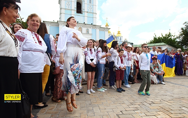 В Киеве прошел юбилейный мегамарш вышиванок: яркие фото