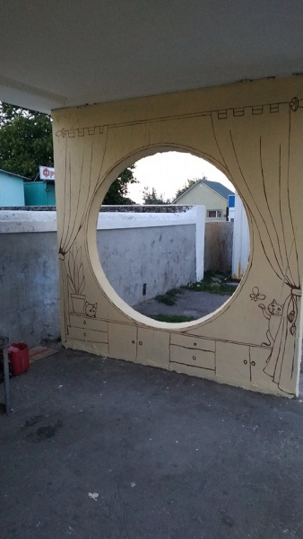 "Теперь у нас красиво": в Николаеве местные жители привели в порядок остановку