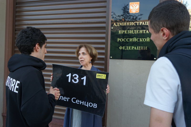 Известная российская журналистка провела одиночный пикет в поддержку Сенцова (фото)