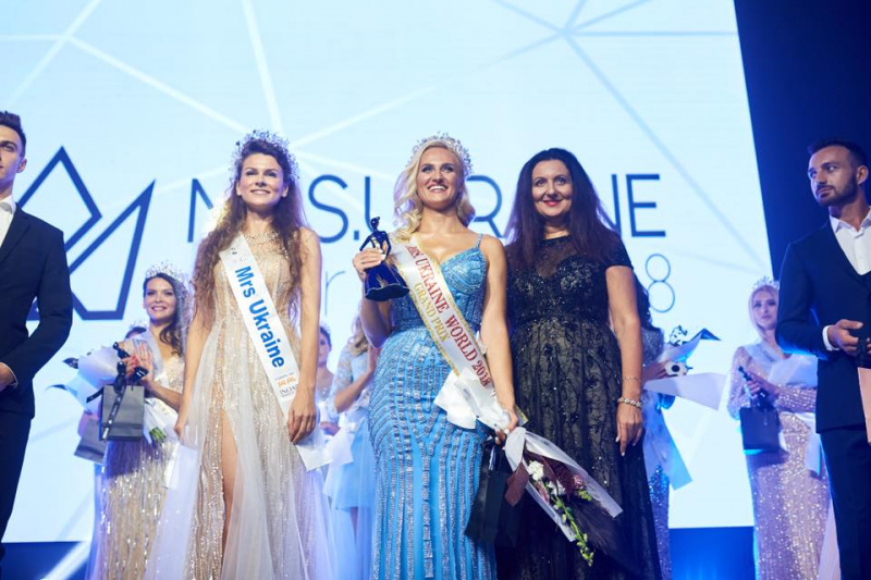 Участницы &quot;Mrs. Ukraine World 2018&quot; провели благотворительный аукцион (фото)