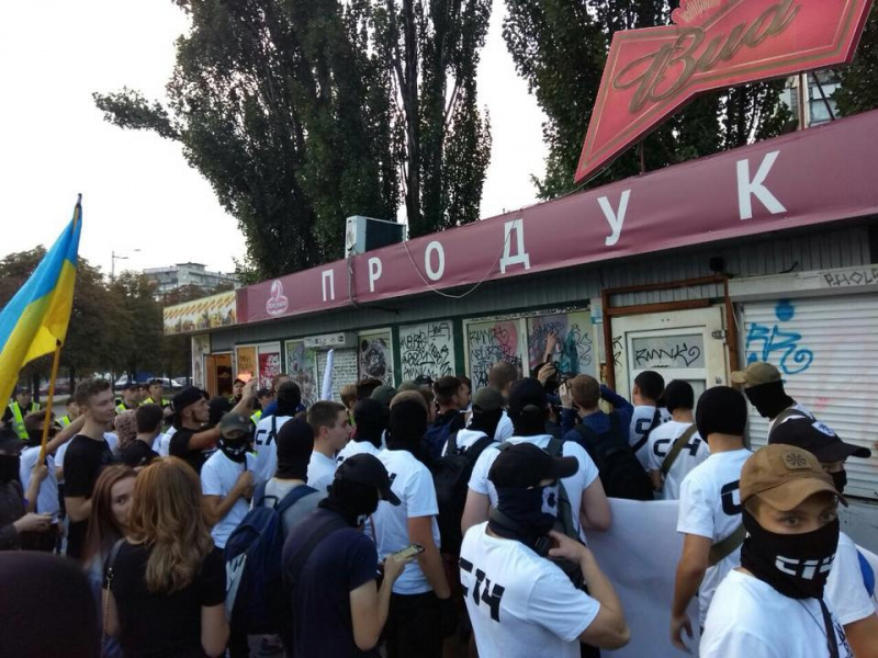 &quot;Відвідали кілька &quot;наливайок&quot;: подробиці антиалкогольної акції в Києві (фото)