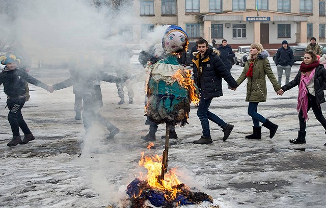 Справжні народні гуляння: бійці ЗСУ влаштували свято Масляної у прифронтовому місті