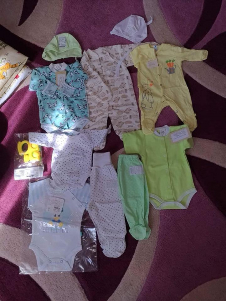 Мами почали отримувати бебі-бокси: в мережі показали, як виглядає подарунок для новонароджених