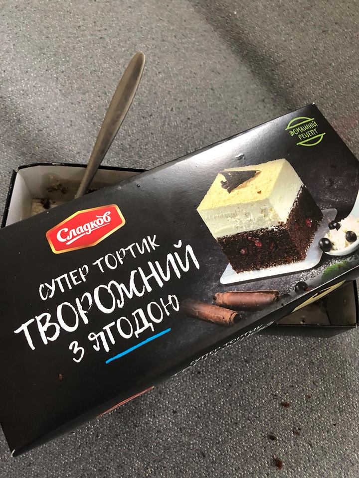 "Нашла ком земли": в сети возмущены неожиданной находкой в десерте (фото)