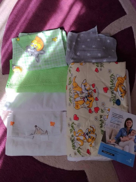 Мами почали отримувати бебі-бокси: в мережі показали, як виглядає подарунок для новонароджених