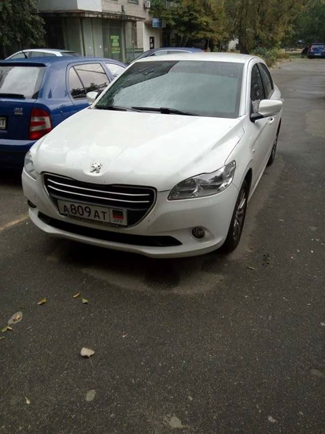 &quot;Хочемо знайти і повернути борг&quot;: у Києві помічений автомобіль з номерами &quot;ДНР&quot; (фото)