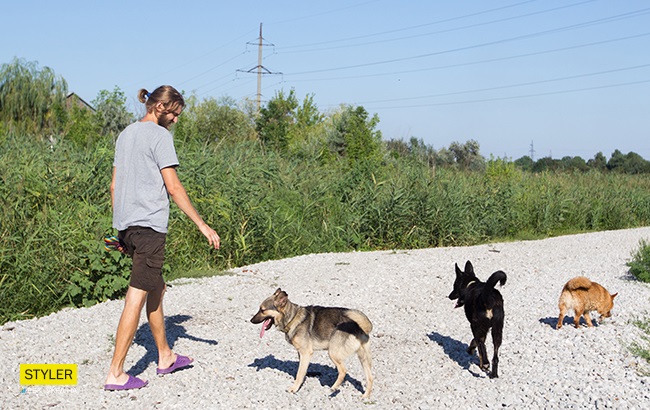 Волонтер Олексій і Зграя
