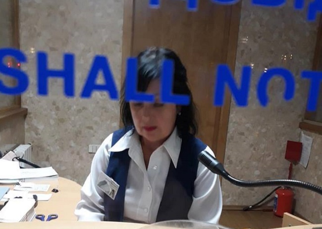 &quot;Сепаратистка и этим горжусь&quot;: в Киеве на вокзале работает &quot;фанатка Путина&quot;