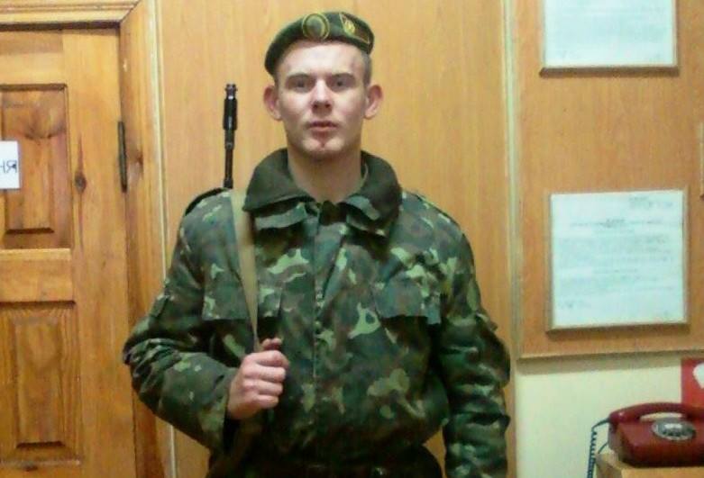 &quot;Закрив собою пораненого товариша&quot;: в мережі зворушливо вшанували пам'ять героя АТО