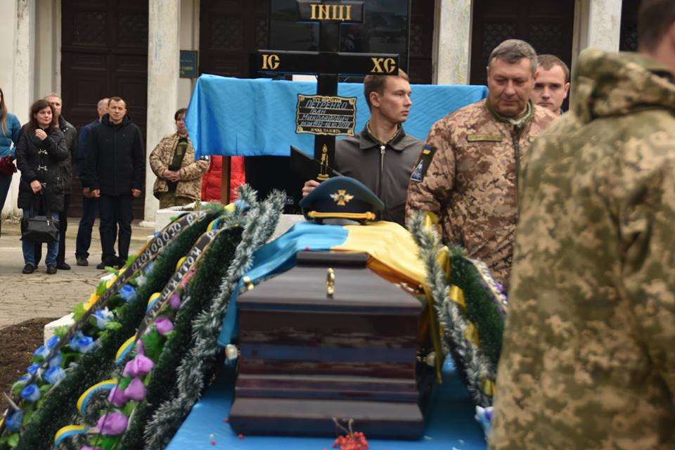 В Украине попрощались с летчиком, погибшим во время катастрофы СУ-27