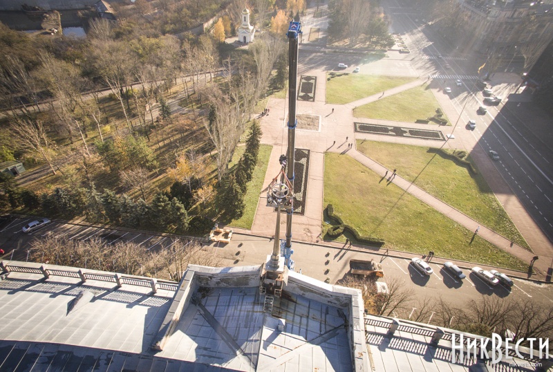 На мэрии Николаева заменили советскую звезду на трезубец