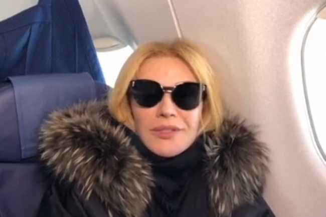 &quot;Сховала свої очі&quot;: скандальна українська співачка повертається з РФ додому