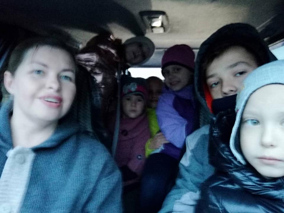 &quot;Не имеют возможности учиться&quot;: в сети рассказали, как дети добираются до школы в Горе под Киевом