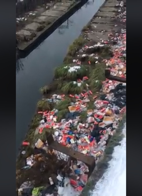 Киевский &quot;постапокалипсис&quot;: в сети возмущены посленовогодними грудами мусора