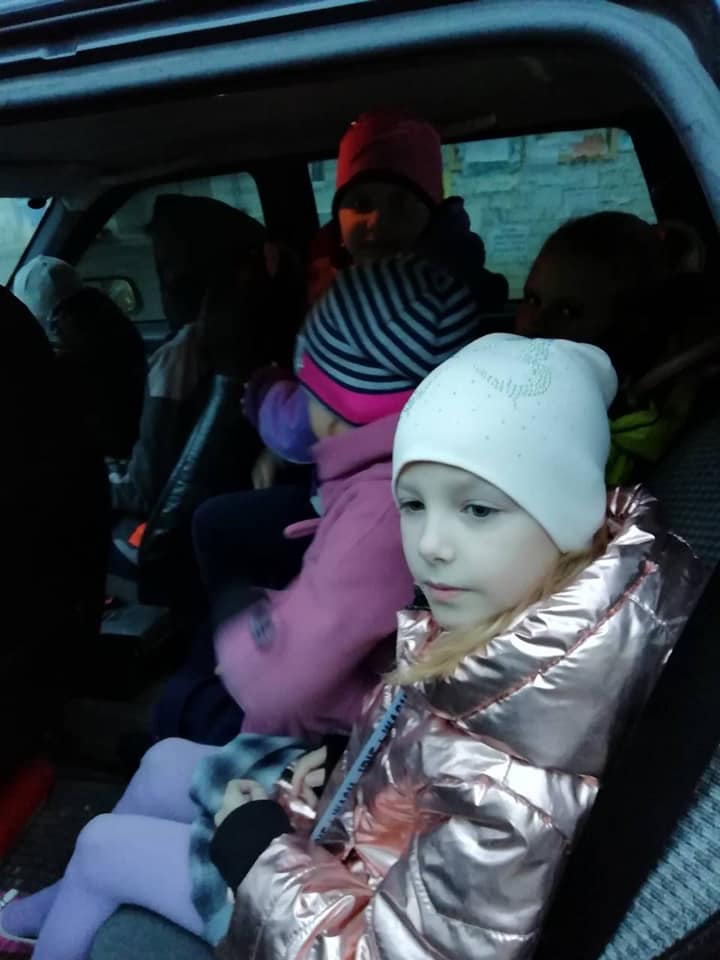 &quot;Не имеют возможности учиться&quot;: в сети рассказали, как дети добираются до школы в Горе под Киевом