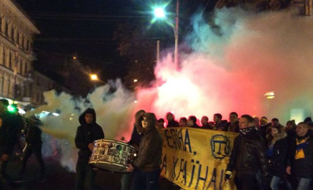 &quot;Памяти павших&quot;: футбольные ультрас вдохновили сборную Украины Маршем Единства