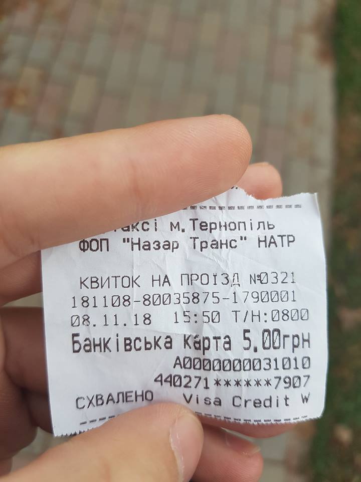 Оттолкнул руку и закрыл валидатор: в Тернополе водитель запретил пассажиру расплачиваться картой