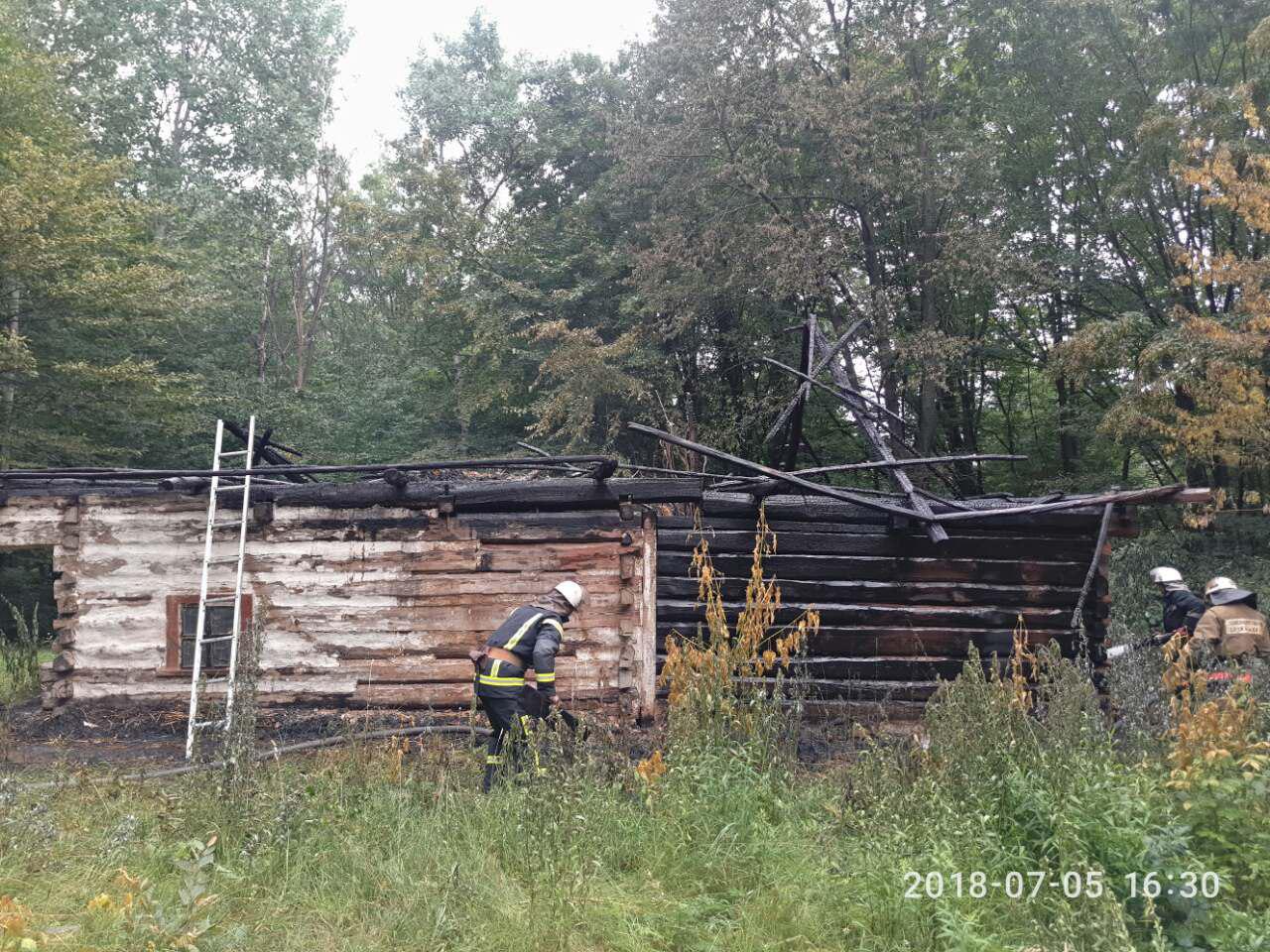 В Киеве в музее "Пирогово" произошел пожар (фото)