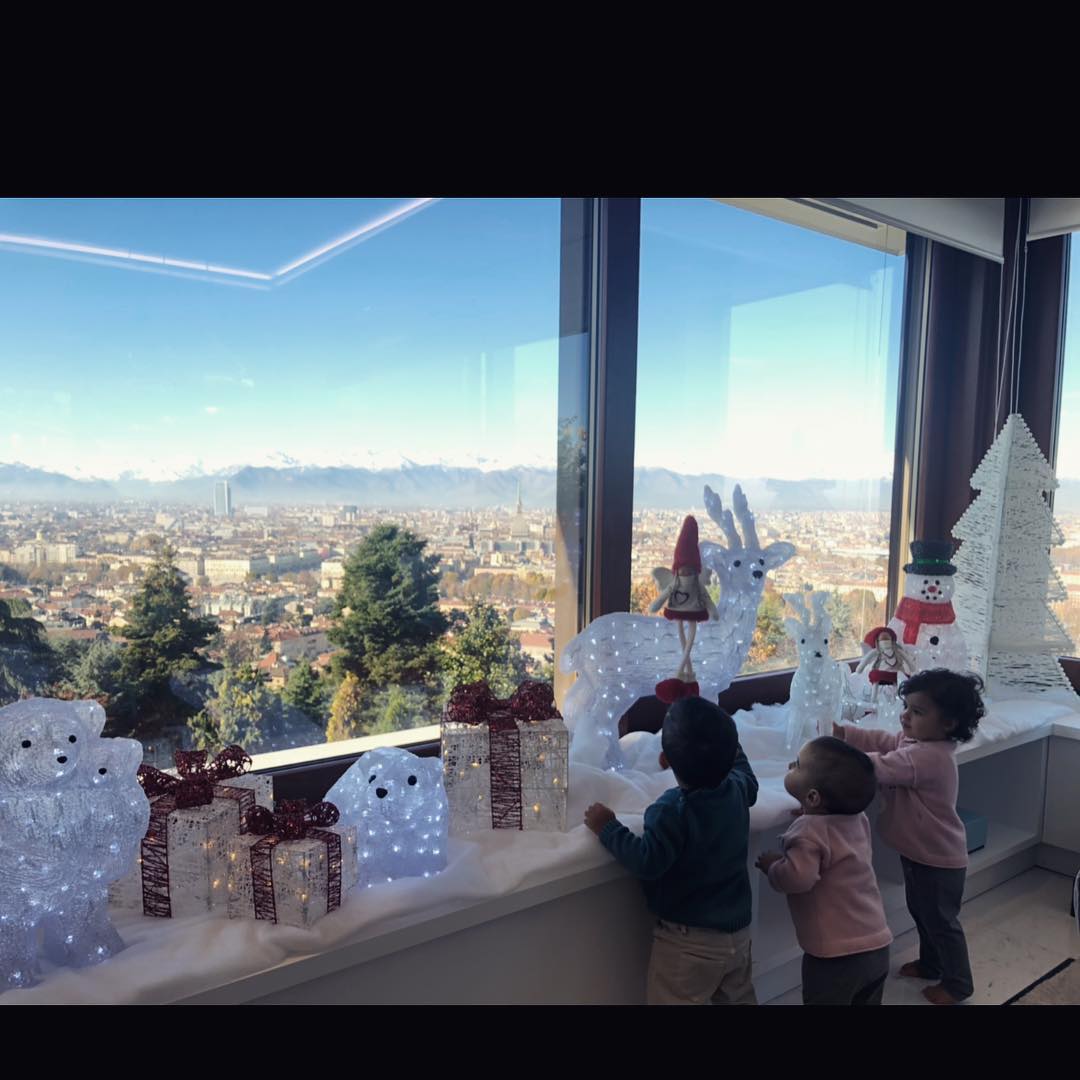 Любов і ніжність: наречена Роналду поділилася новорічними сімейними знімками