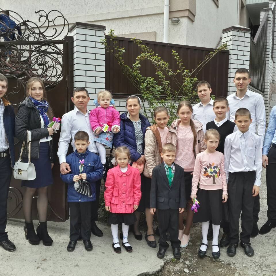 Семейные ценности: мать-героиня родила 14-го ребенка и восхитила украинцев