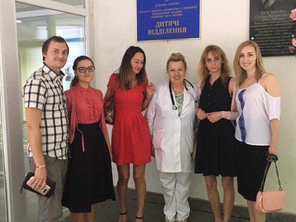 &quot;Спасла тысячи детских жизней&quot;: украинцев просят помочь заслуженному врачу