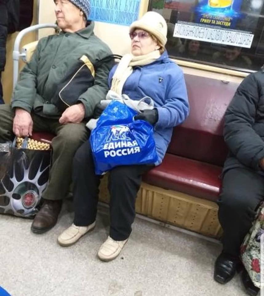 &quot;Это знак&quot;: в Харькове заметили &quot;любительницу&quot; Путина