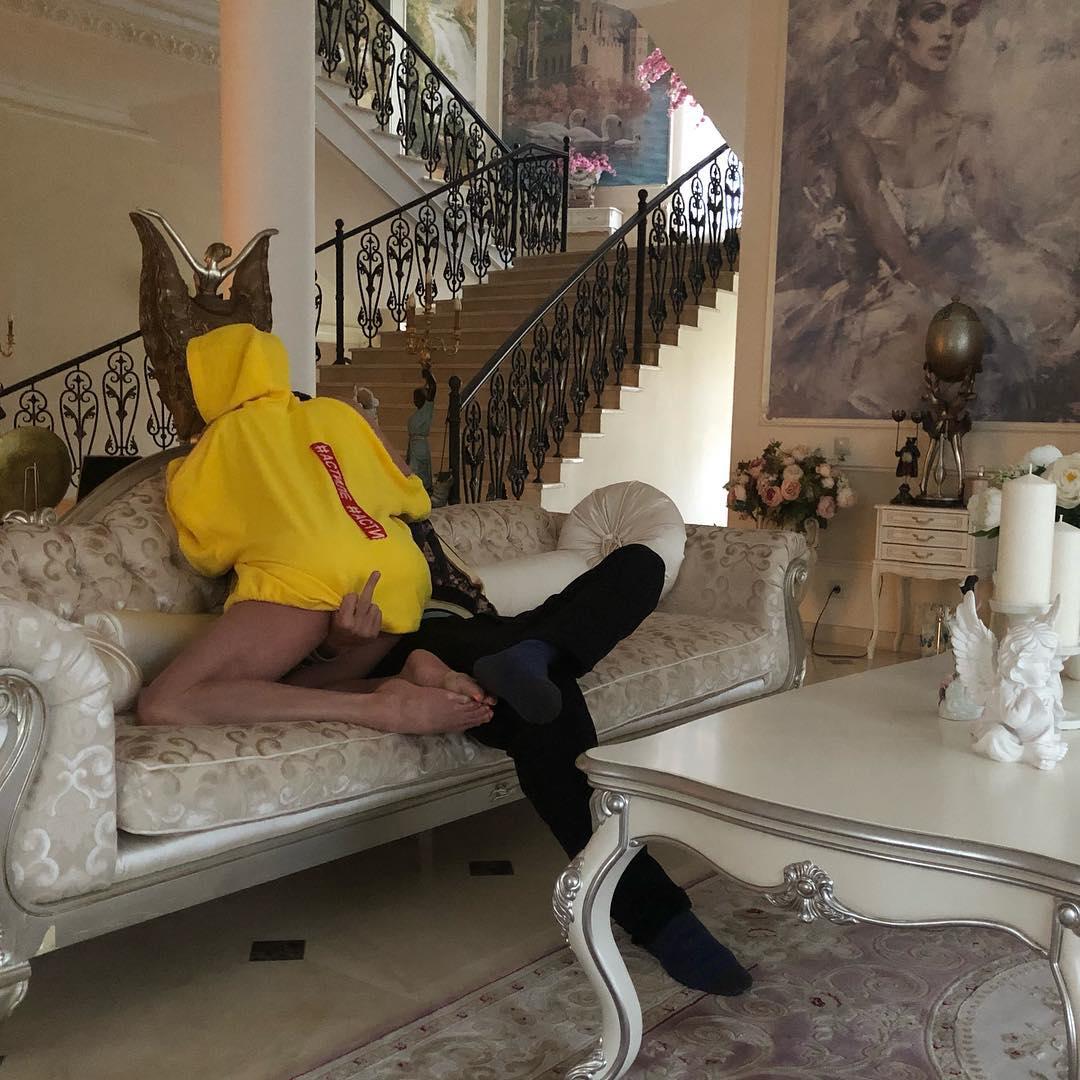 "Чим далі, тим гірше": Волочкова шокувала вульгарним фото з коханцем