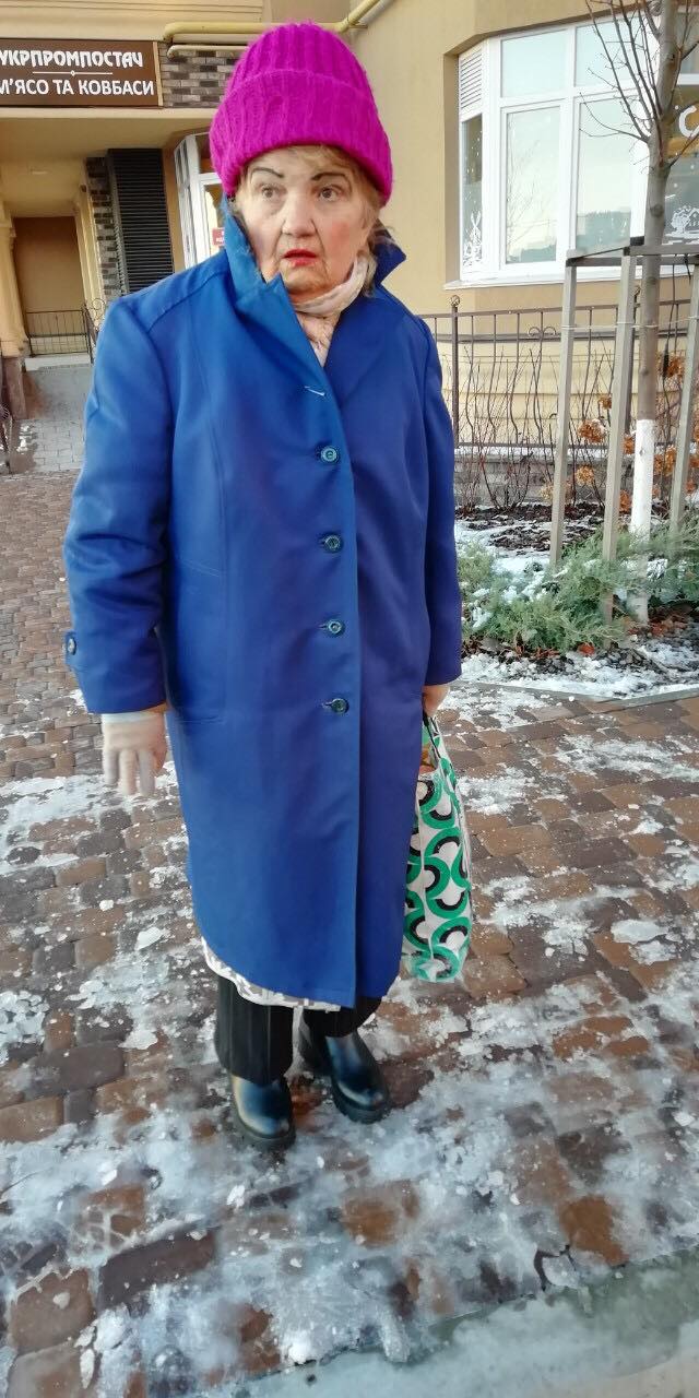 &quot;Нічого не пам'ятає&quot;: у Києві шукають родичів загубленої пенсіонерки