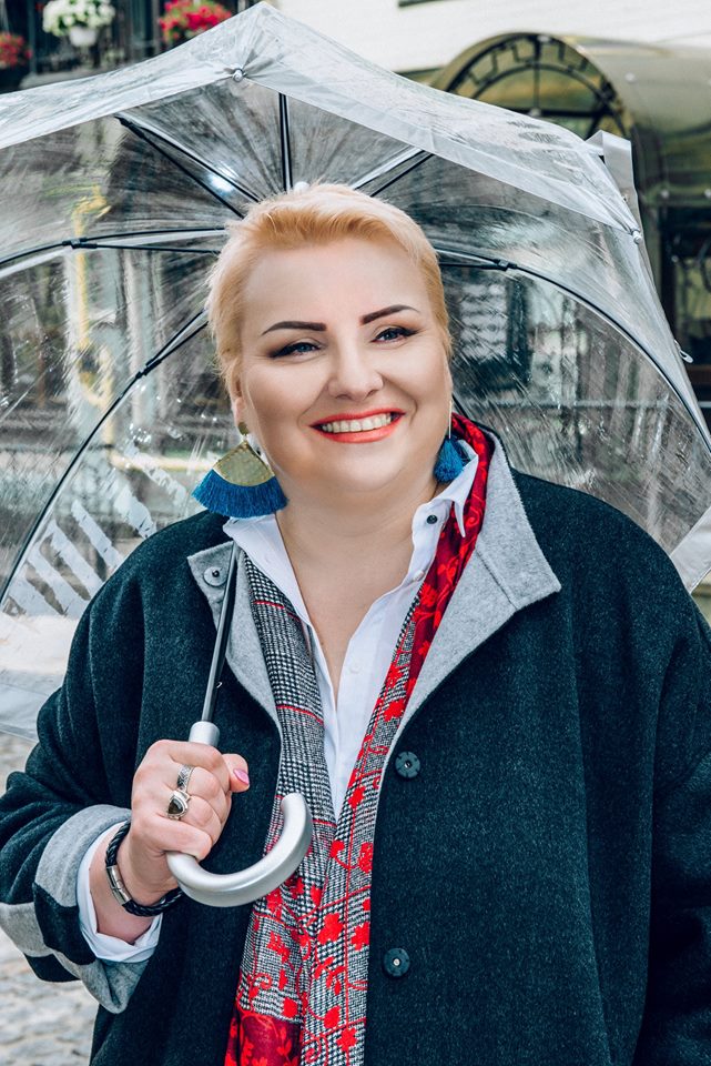 Порошенко посмертно наградил орденом актрису &quot;Дизель Шоу&quot; Марину Поплавскую