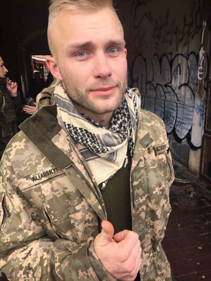 &quot;Скромный герой&quot;: в сети рассказали о парне-медике, спасавшем людей во время пожара во Львове