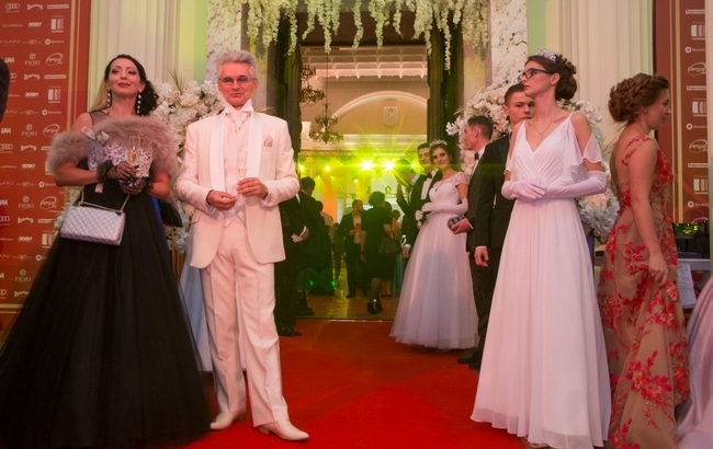 В Киеве состоялся Венский бал: опубликованы первые фото