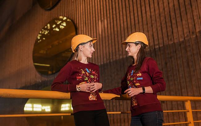 Как промышленность меняет мир моды и искусства: Интерпайп представил модные свитшоты и арт-календарь