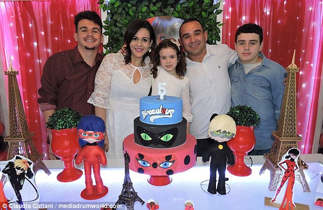 Клаудия Каттани с семьей