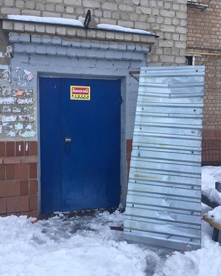 "Підсудна справа": в Харкові на школяра впав козирок під'їзду