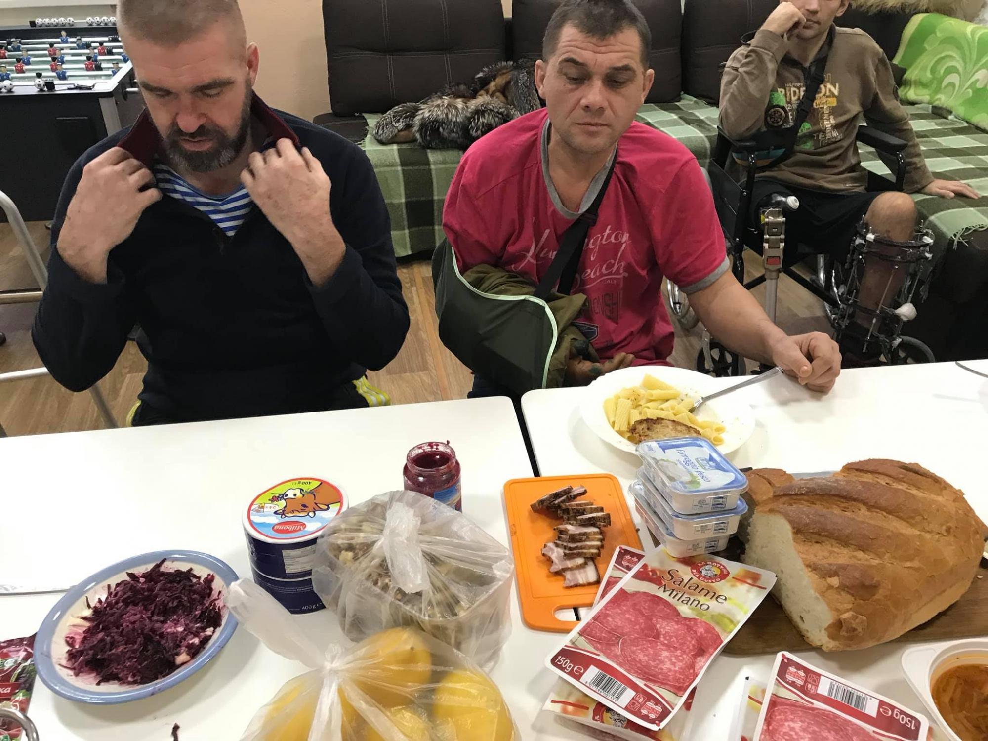 Не до праздников: известный волонтер просит о помощи киевскому госпиталю