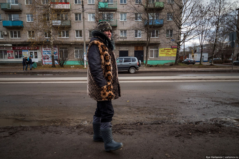 "Невероятная разруха": известный блогер показал, как живут люди в маленьком городке России