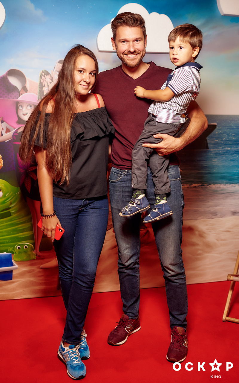 Леся Нікітюк і MELOVIN побували на прем'єрі &quot;Монстри на канікулах 3&quot; (фото)