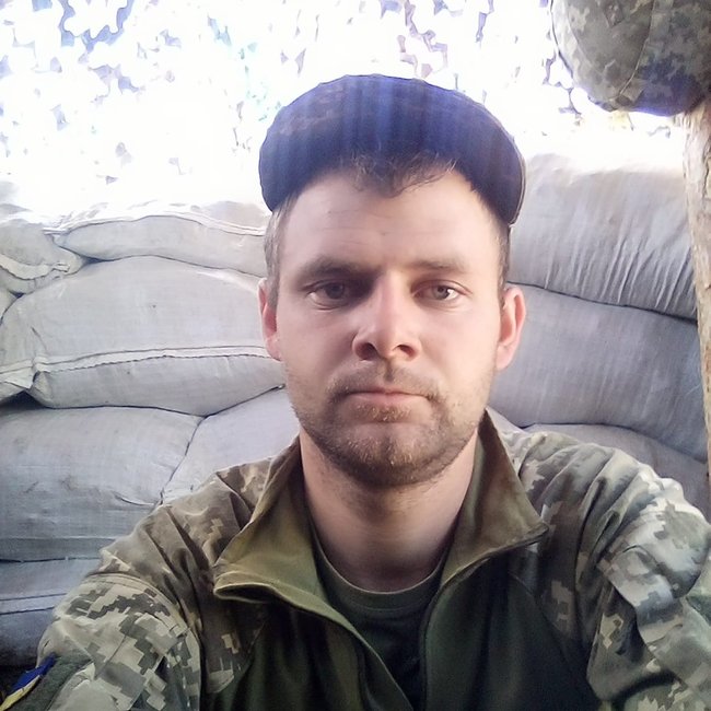Загиблі у вересні герої: історії на фото українських захисників