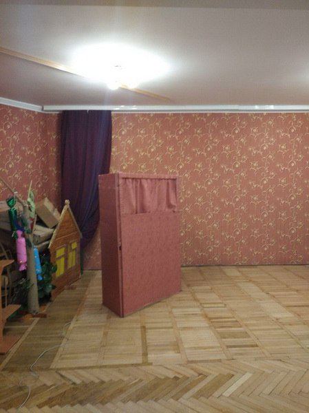 Антиковідна кабінка і голосування під драбинами: найкращі курйози на місцевих виборах