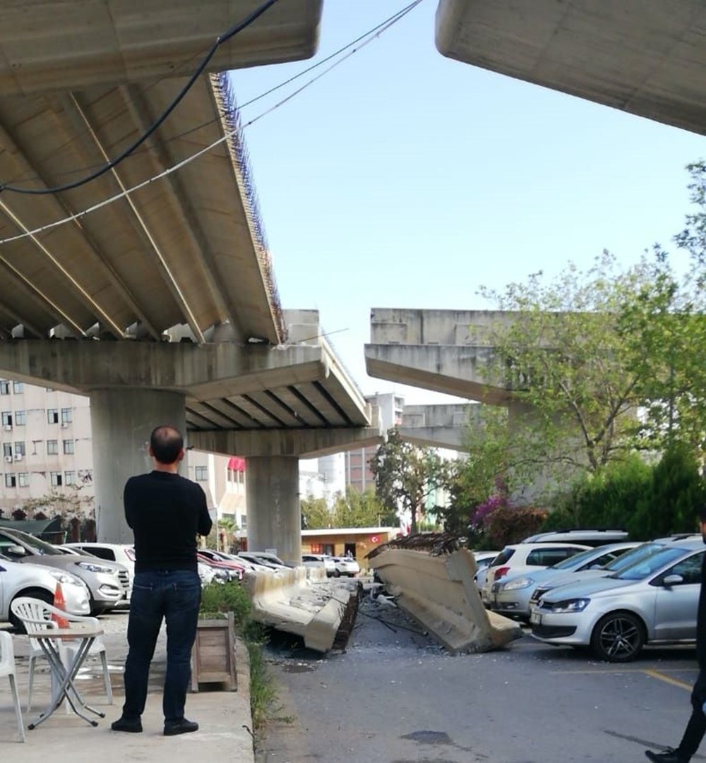 Землетрясение и цунами в Измире: видео из разрушенного курортного города