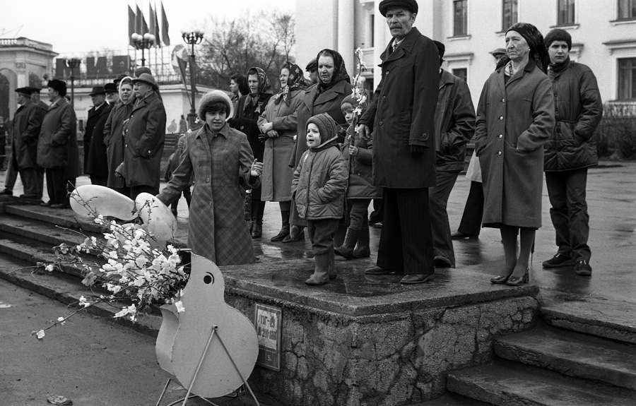Появились пугающие фото из СССР, показывающие обозленного советского человека