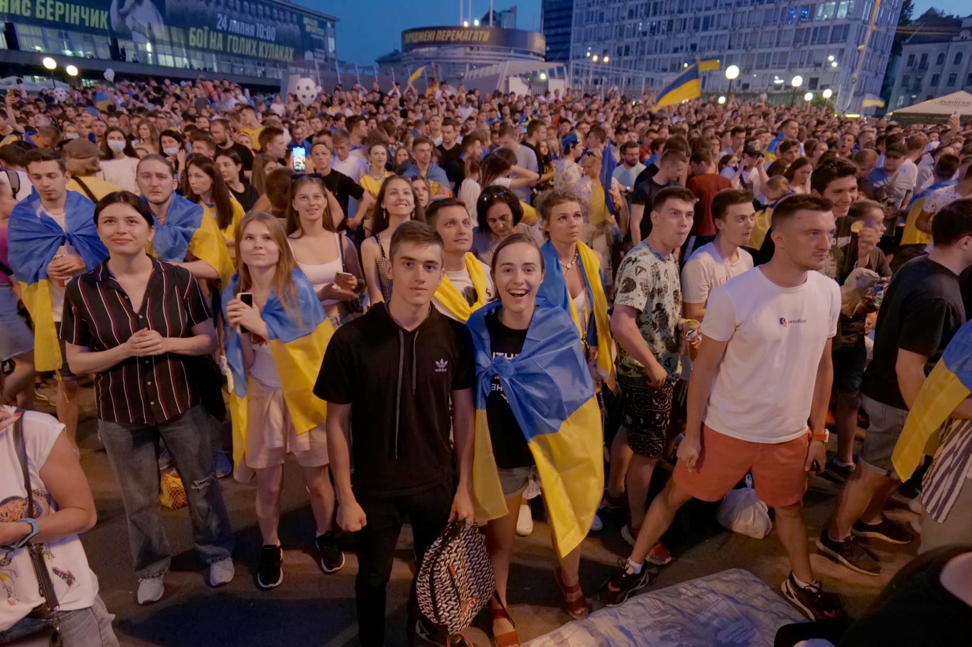 13 тысяч человек исполнили гимн во время матча Украина - Англия: мощное видео