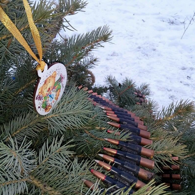 У мережі показали мілітарі-ялинку в зоні АТО