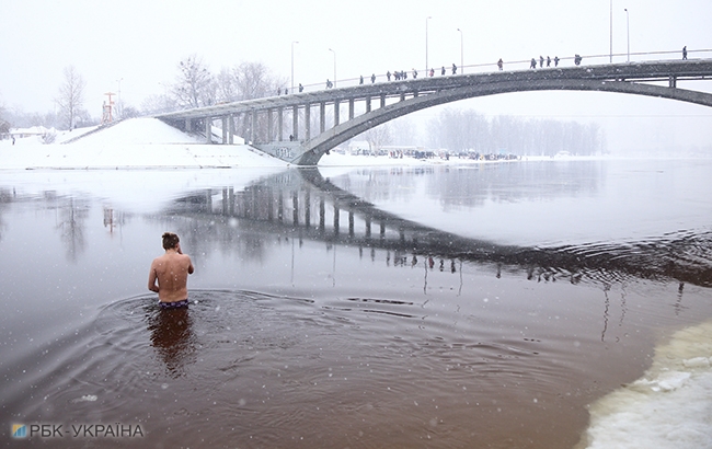 Водохреще 2018: як жителі Києва занурювалися на свято (фоторепортаж)