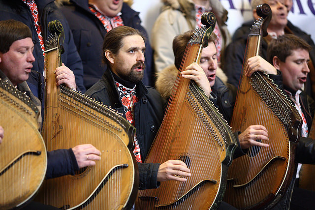 Бандуристы устроили рождественский флешмоб в холле Центрального железнодорожного вокзала