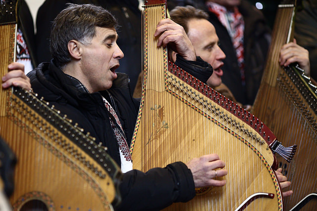 Бандуристы устроили рождественский флешмоб в холле Центрального железнодорожного вокзала