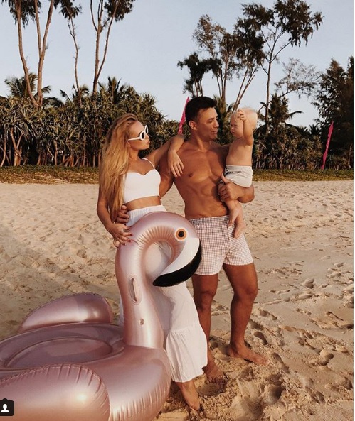 "Всегда с тобой, всегда за тебя": жена Николая Тищенко показала жаркие фотографии с отдыха