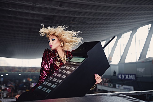 Королева ночи: Оля Полякова представила новый зажигательный клип